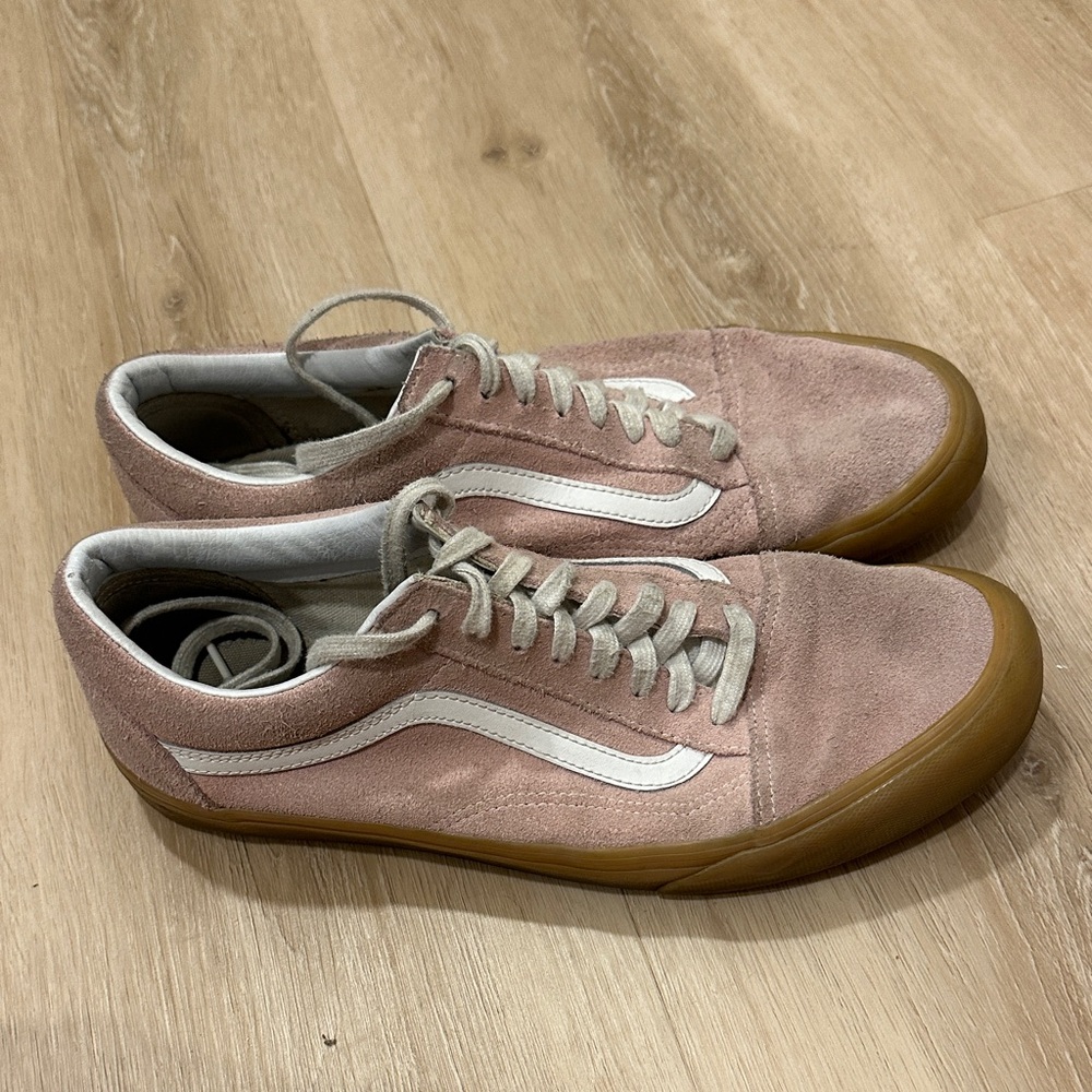 Vans Old Skool Men’s 11 Pink and White Sneakers with Gum Sole